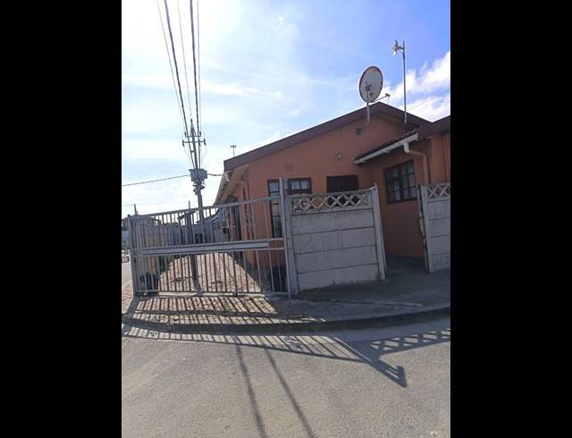2 BEDROOM HOUSE FOR SALE IN VICTORIA MXENGE